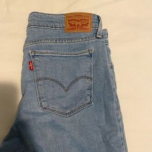 Levi’s 711 Skinny Jeans